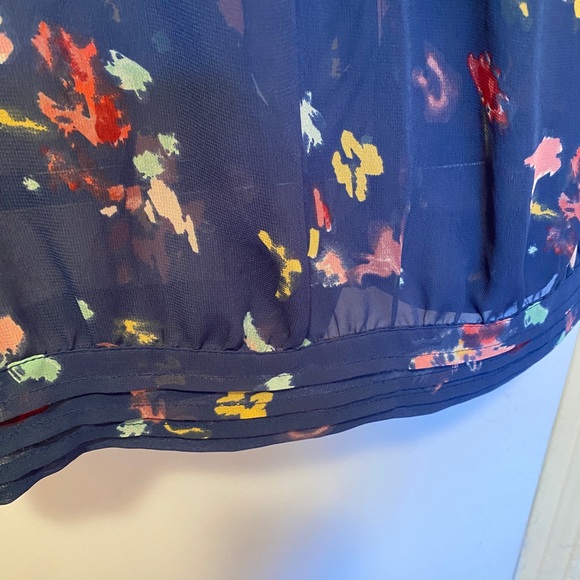 Delicate Abstract Pattern Pleated Button Down Blouse Small - Picture 2 of 7